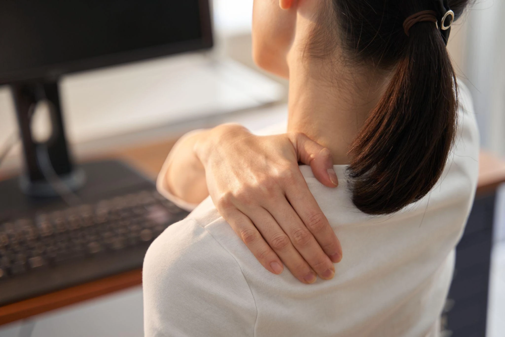 Tại sao đau lưng, cổ, vai và gáy lại thường xuyên xảy ra?