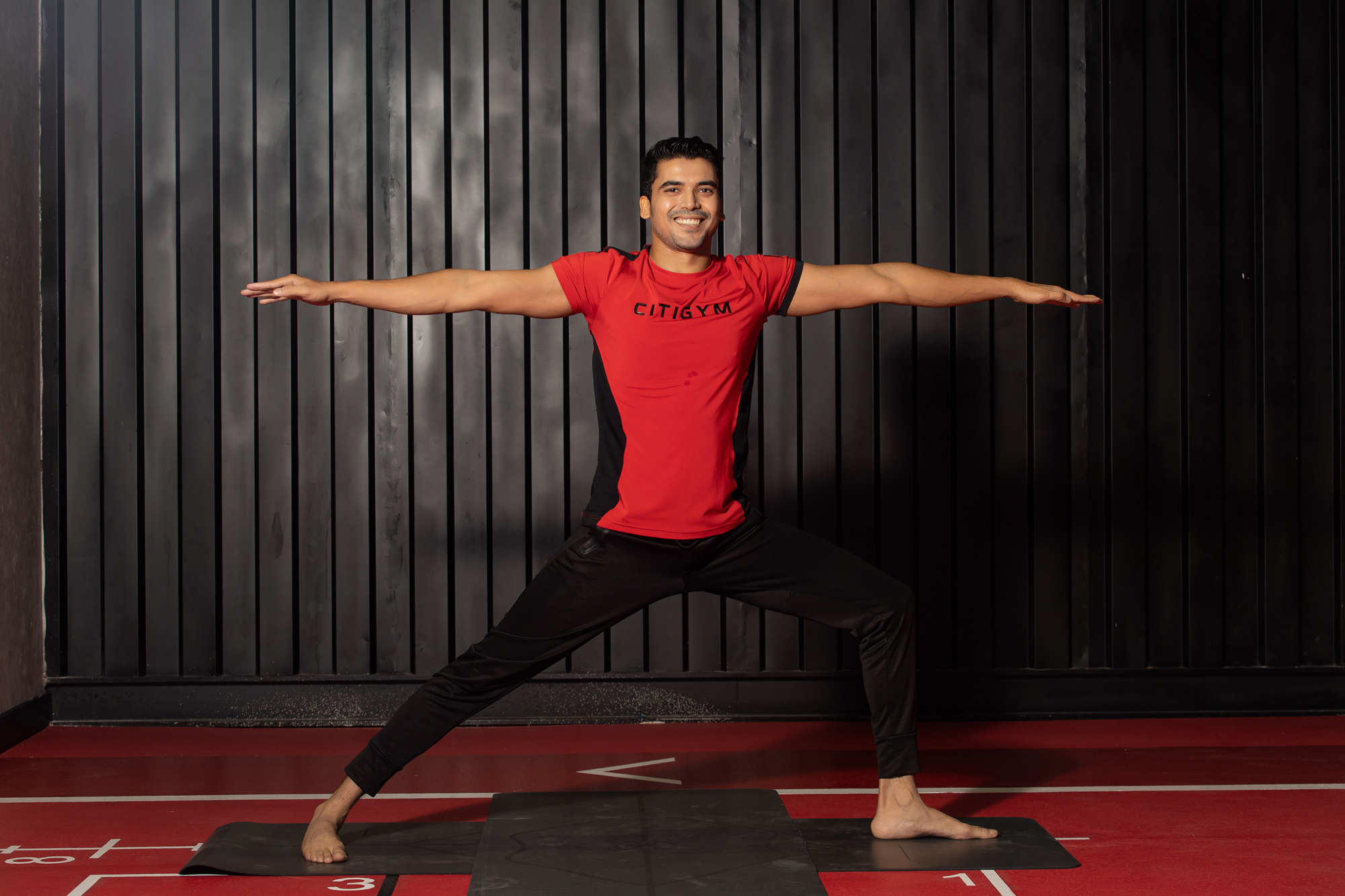 Tập yoga cơ bản với giáo viên Ấn Độ tại CITIGYM